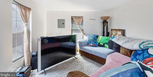 41 Roosevelt St, West Deptford NJ  08066-1028 exterior