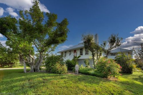 220 Palm Lk Dr, Sanibel FL 33957-5601 exterior