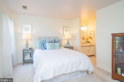 2998 Yarling Ct, Falls Church VA  22042-4476 exterior