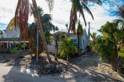 251 Pearl St, Fort Myers Beach FL  33931-3238 exterior