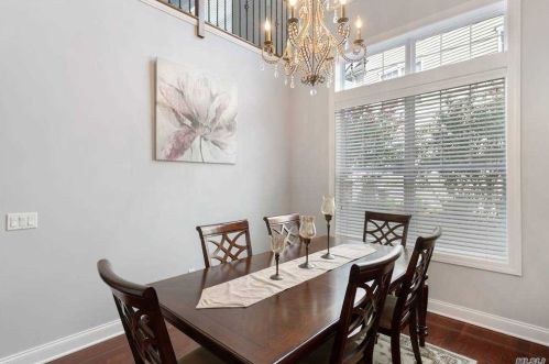 33 Concerto Ct, Eastport NY  11941-1628 exterior