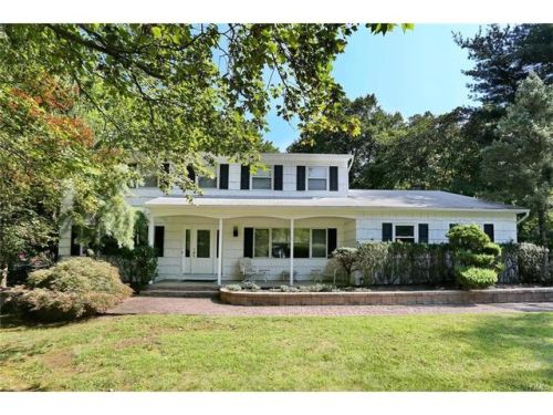 12 Babbling Brook Ln, Airmont, NY 10901-3131