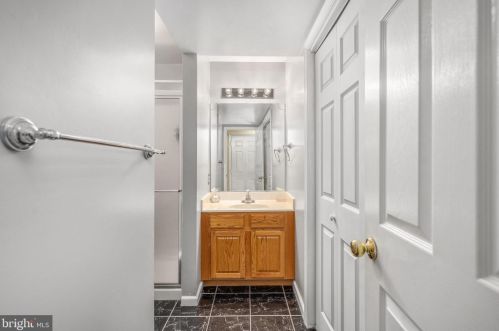 15581 Andover Heights Dr, Woodbridge VA  22193-1071 exterior