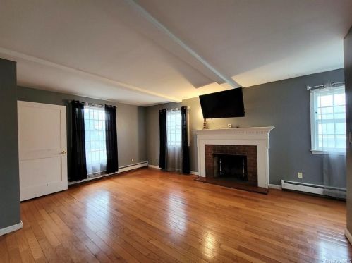 1 Starhaven Ave, Middletown NY  10940-4617 exterior