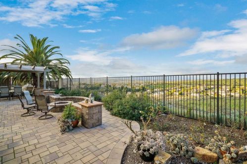 1050 Straightaway Ct, Oceanside CA  92057-1949 exterior