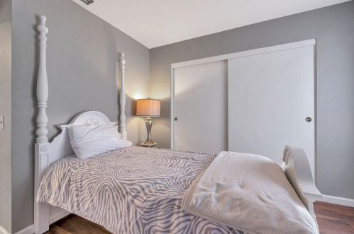 9440 Trenholm Dr, Elk Grove CA  95758-6534 exterior