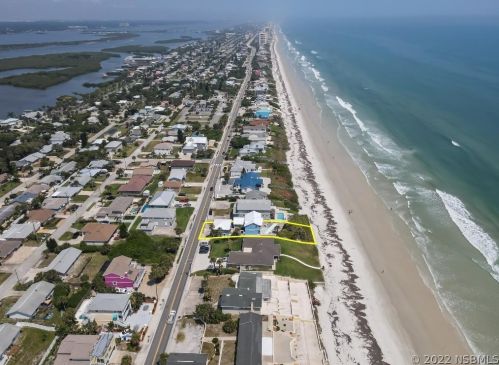 4241 Atlantic Ave, Daytona Beach FL 32127-7004 exterior