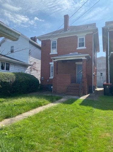 326 Thompson St, Latrobe, PA 15650-1455