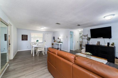 6208 Florida Dr, Ruskin, FL 33572-2535