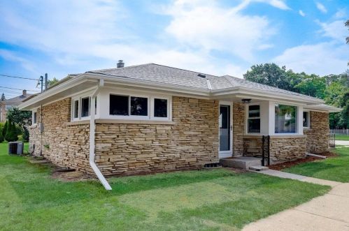 9332 Burleigh St, Milwaukee WI  53222-3550 exterior