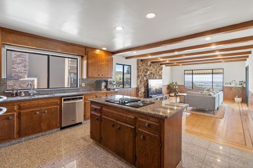 1999 Edgehill Ct, San Leandro CA  94577-6302 exterior