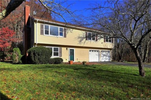 67 Ford St, Ansonia, CT 06401-2673
