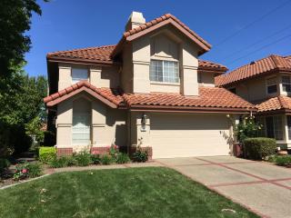 101 Windy Peak Ct, Folsom CA  95630-7103 exterior
