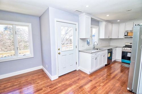 5 Walnut Ave, Huntington CT  06484-2913 exterior