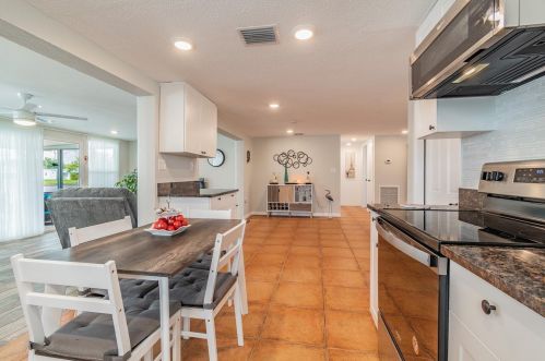 4047 Star Island Dr, Tarpon Springs FL  34691-3443 exterior