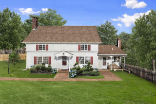 4220 Sound Ave, Mattituck, NY 11952-3126