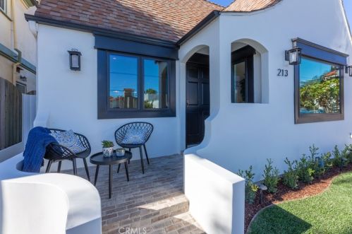 213 Santa Ana Ave, Long Beach, CA 90803-3561