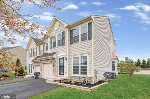 273 Maple Dr, Hanover PA  17331-9416 exterior