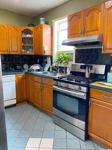 8829 212th Pl, Jamaica, NY 11427-2321