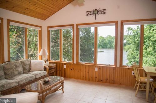 61 Lakeview Dr, Pilesgrove NJ 08098-2081 exterior