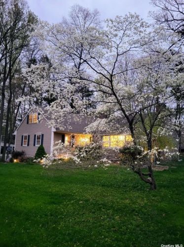 48 Timberline Dr, Poughkeepsie NY  12603-5546 exterior