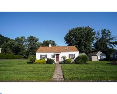 806 Willow St, Southampton, PA 18966-3432