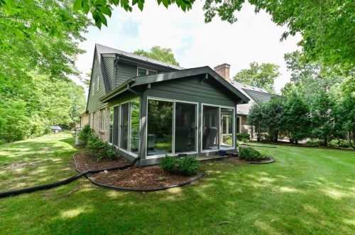 12427 Golf Dr, Thiensville WI  53092-2462 exterior