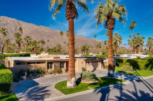 1043 Driftwood Dr, Palm Springs, CA 92264-8521