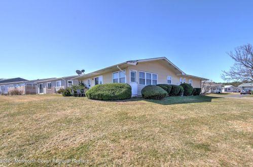 27 Tony Ct, Bricktown, NJ 08724-2454