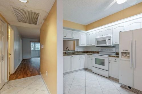 900 142nd Ave, Hollywood, FL 33027-3573