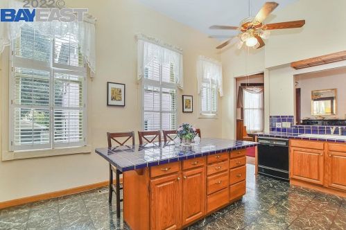 1231 Adeline St, Oakland CA 94607-2810 exterior