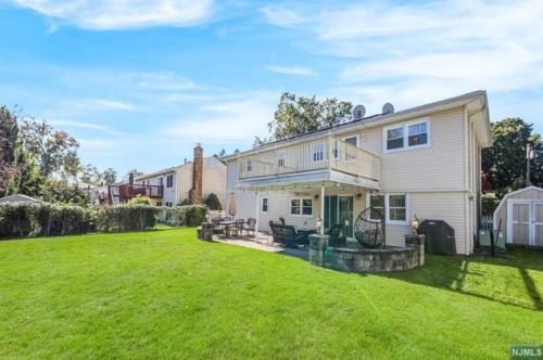 335 Charles St, N Milford NJ  07646-1801 exterior