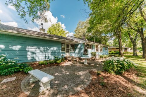 9616 Greenview Ln, Thiensville WI  exterior