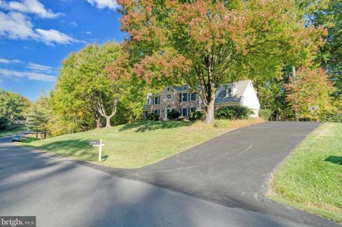 11560 Holly Briar Ln, Great Falls VA  22066-1327 exterior