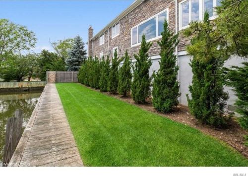 316 Grand Central Ave, Amityville, NY 11701-3709