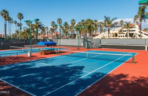 1913 Majorca Dr, Oxnard CA 93035-3648 exterior