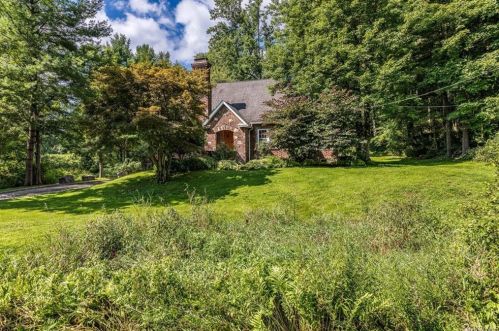 5 Butlerville Rd, Somers Town, NY 10589-2401
