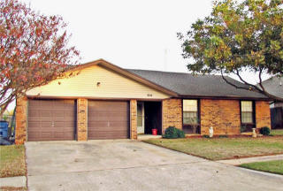 606 Forest Dr, Mustang, OK 73064-3452