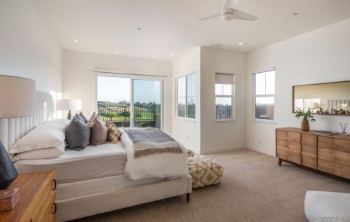 1355 Ravean Ct, Encinitas CA  92024-6204 exterior