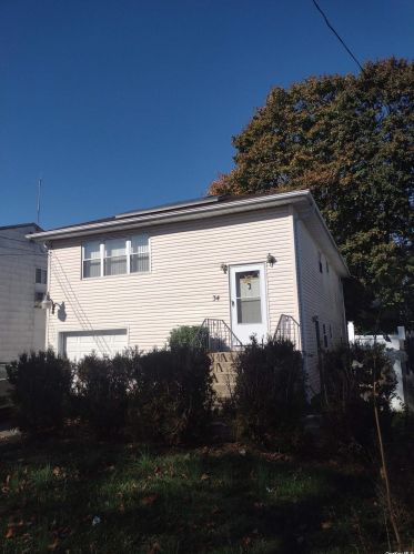 34 Kenmore St, Huntington Station NY  11746-6950 exterior