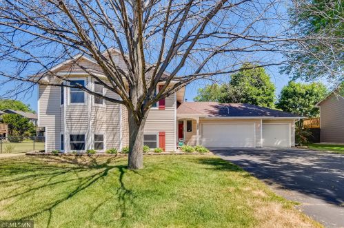 6424 Neddersen Cir, Minneapolis, MN 55445-3210