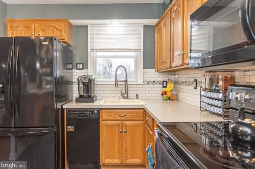 123 Maple Ave, Willow Grove PA  19090-2902 exterior