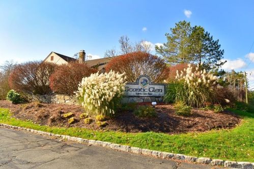 6 Spring Ct, East Windsor CT  06016-9407 exterior