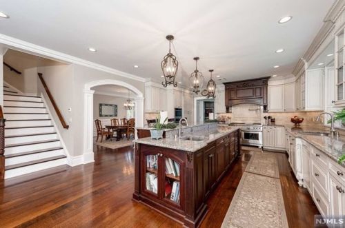 243 Glen Pl, Franklin Lakes NJ  07417-2707 exterior