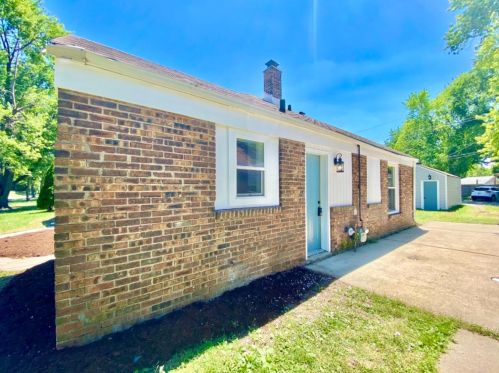 7706 Manor Ave, Hammond IN  46321-1023 exterior