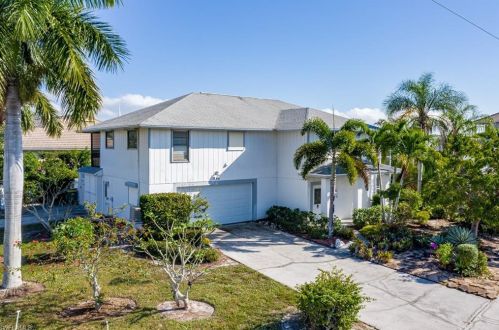 890 Hyacinth Ct, Marco Island, FL 34145-6814