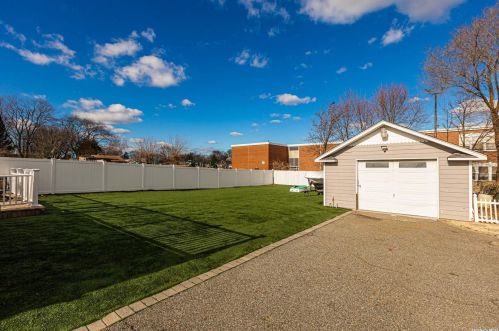 143 Sherbrooke Rd, North Lindenhurst NY  11757-1646 exterior
