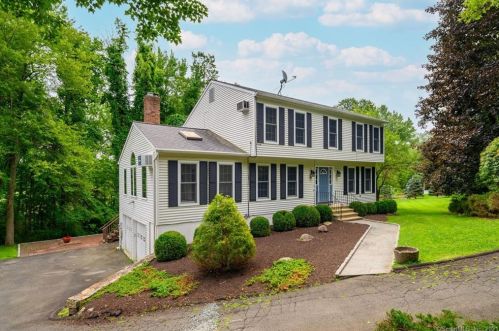 13 Toby Ln, Brookfield Center, CT 06804-3923