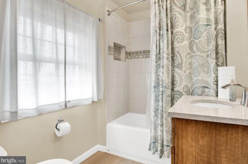 4033 Grn St, Harrisburg PA 17110-1622 exterior