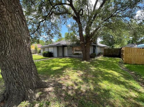 625 Meyer St, Sealy, TX 77474-2713